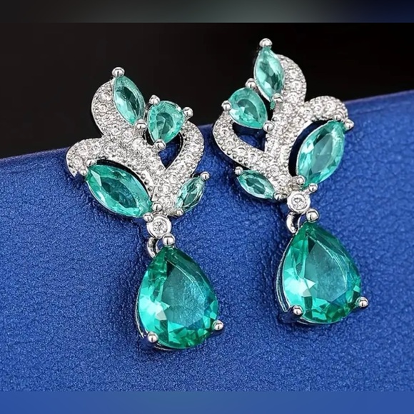 Elegant Blue and White Synthetic Gemstone Earrings - Picture 2 of 9